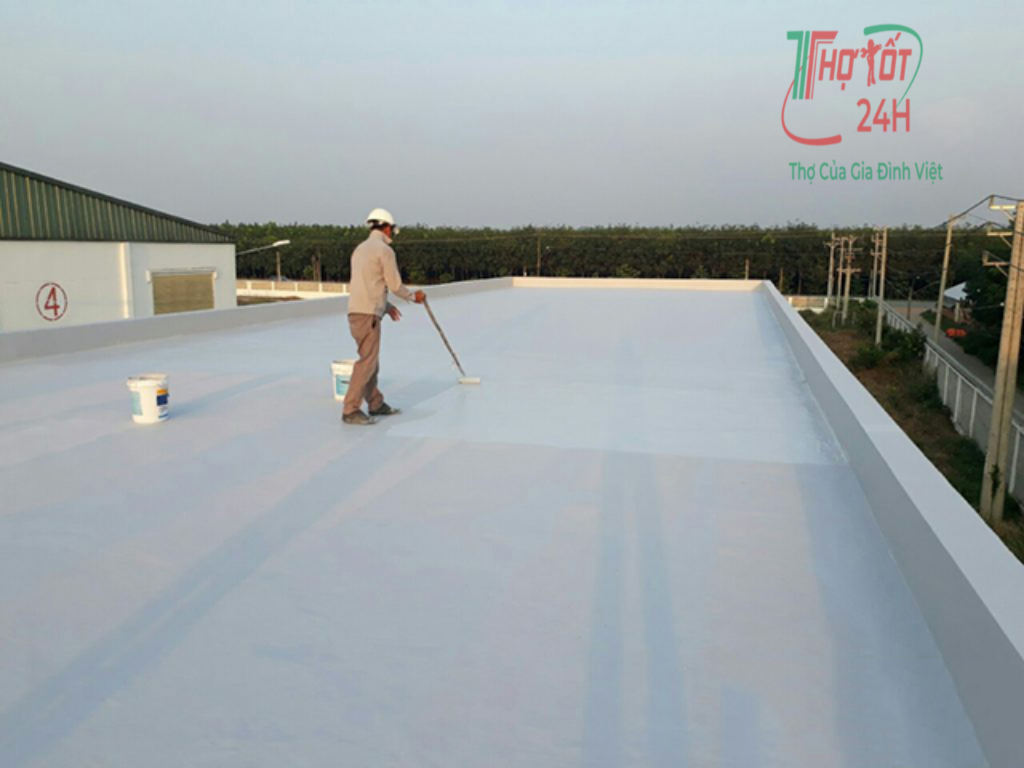 Thợ lăn màng chống thấm sàn mái xử lý triệt để nguyên nhân chống thấm trần nhà