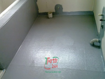 Sàn nhà vệ sinh được thi công lớp chống thấm nhà vệ sinh triệt để và vén chân tường đúng tiêu chuẩn