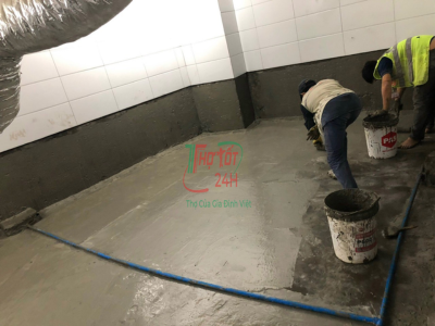 Đội ngũ kỹ thuật thi công chống thấm nhà vệ sinh đúng quy trình chuẩn tránh rủi ro tái thấm