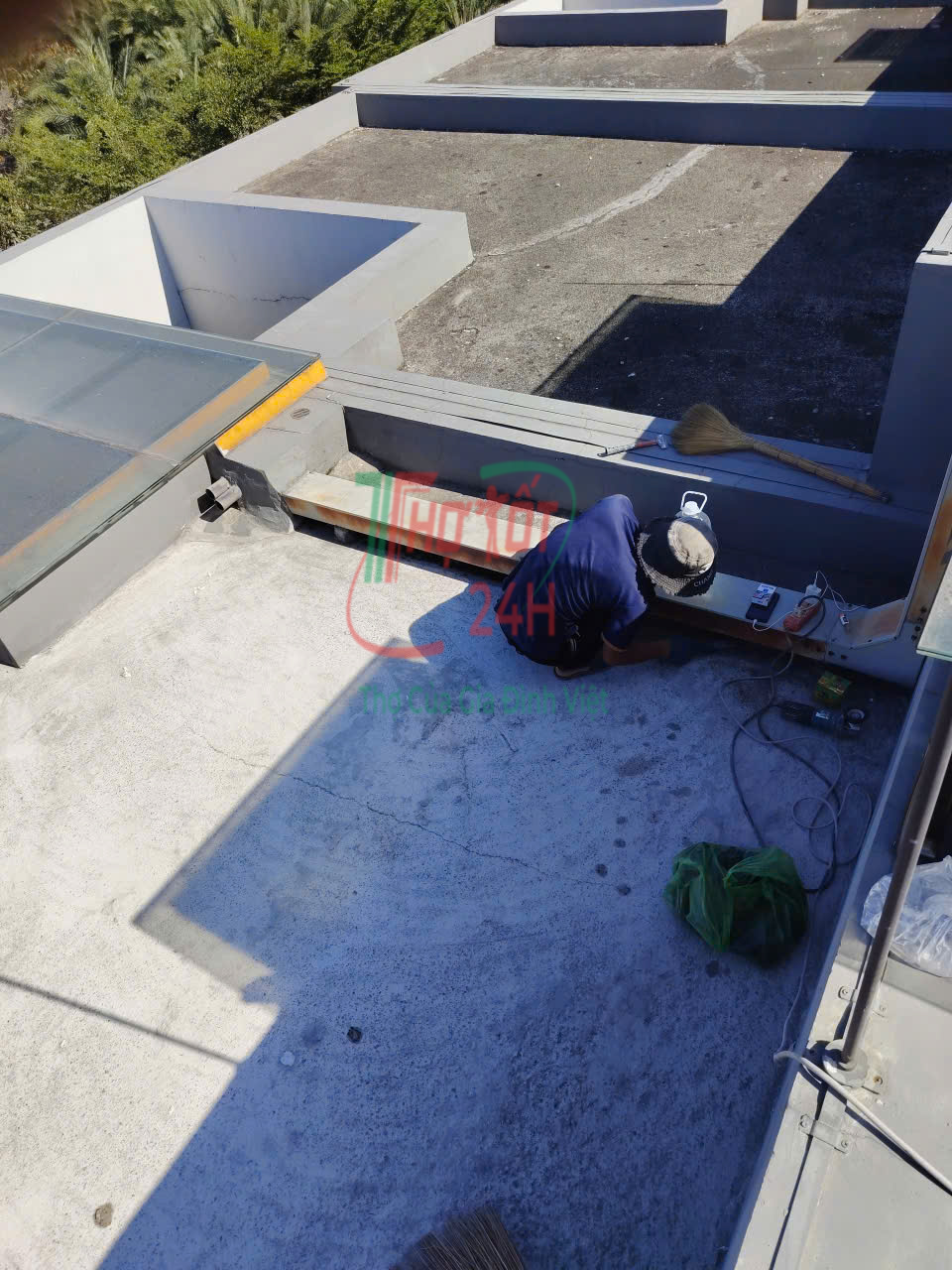 Kiểm tra bảo trì chống thấm sân thượng định kỳ