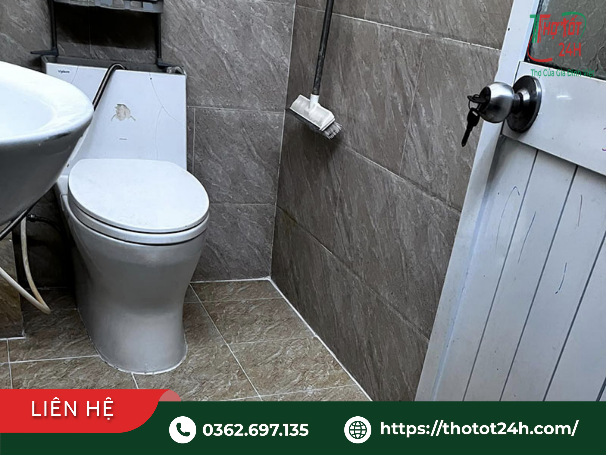 Nhà vệ sinh mới xây bị thấm nước nguyên nhân do đâu khiến góc chân bồn cầu và tường bị ngấm